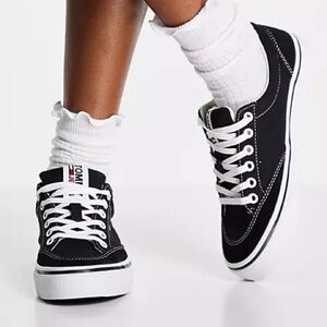 Tommy Jeans Flat Logo Low Cut Sneakers in Black Size 7.5